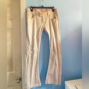 Vintage Levi’s Low-Rise Slouch Flare in Cream